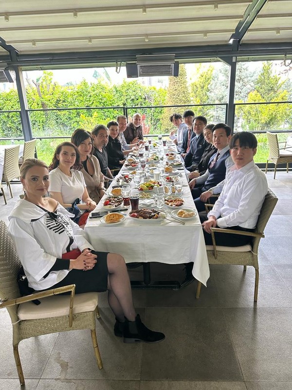 이이삭대표와 방송관계자들 @코렐리제공