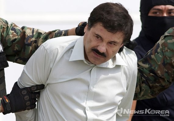 멕시코 마약왕으로 불린 호아킨 '엘차포' 구스만 체포당시 사진 @인터넷 갈무리