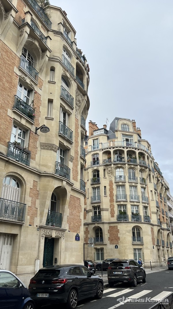 파리의 임대 스튜디오 임대주택들이 있는 거리 @뉴스코리아 함영란 특파원