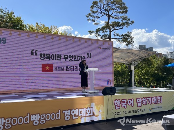 다문화 한국어 말하기 대회 참가자가 스피치를 하고 있다. @천안시다문화가족지원센터