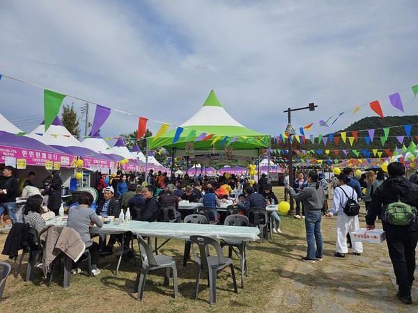 휴식을 즐기는 시민들 @뉴스코리아 김여진 기자