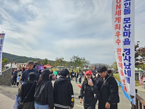 축제를 즐기고 있는 시민들 @뉴스코리아 김여진 기자