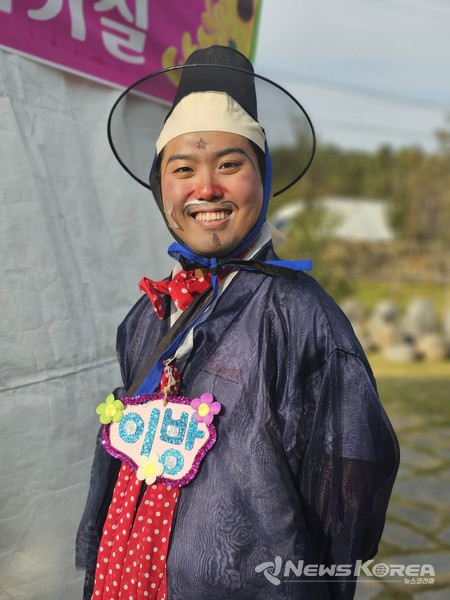 익살스런 이방 나으리 @뉴스코리아 최신 기자