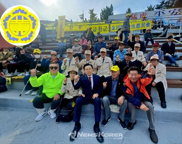 황교안 전국무총리와 함께 축구경기를 응원하는 이북도민들 @뉴스코리아 박광호 기자