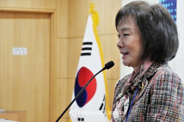 26일 서울 여의도 국회의사당에서 열린 ㈔한국인구정책연구회 창립 총회 및 후원회 발대식에서 가수 김상희가 축사를 연설하고 있다 @뉴스코리아 김정호 기자