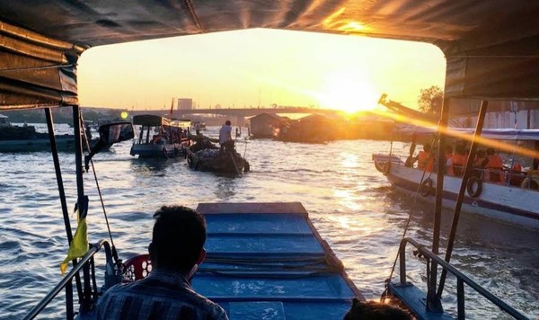 동틀무렵 까이랑 수상시장의 모습 @뉴스코리아 이웅연 특파원