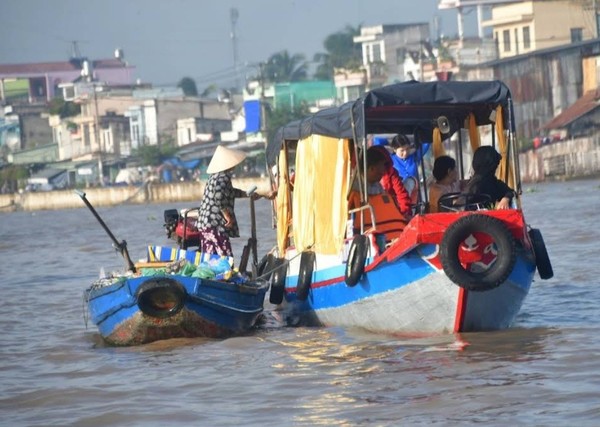 관광객에게 호객하는 아주머니 @뉴스코리아 이웅연 특파원 