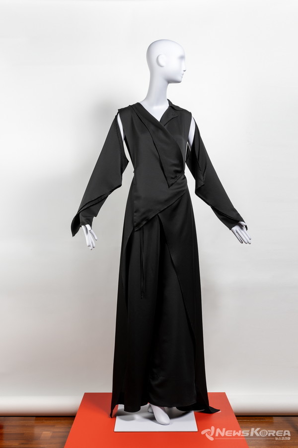 브랜드_맥스.탄(MAX.TAN)_작품명_후잔 점프수트