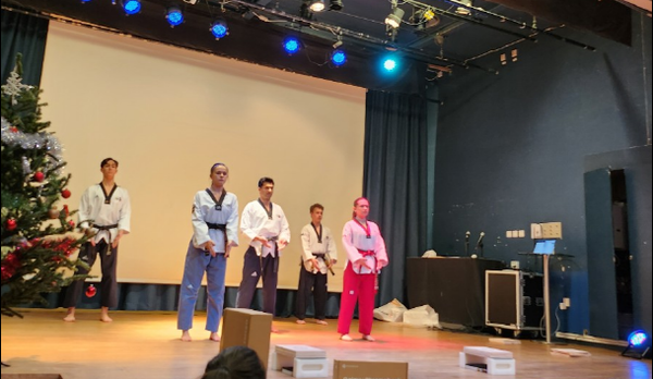 태권도 시범이 무대에서 선보이고 있다. @뉴스코리아 주강호 특파원