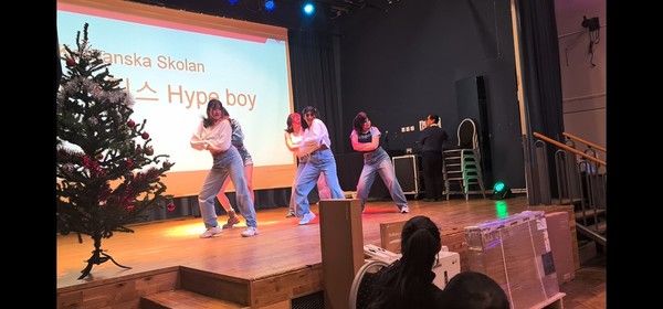 한국학교의 K-Pop 댄스,  탱고 공연이 펼펴지고 있다. @뉴스코리아 주강호 특파원