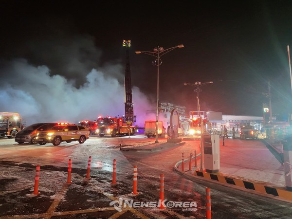 ​어젯밤 충남 서천군 서천읍 서천특화시장에서 발생한 화재 현장 @뉴스코리아 이수진 기자