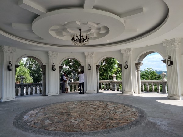 웨딩 사진을 찍고 있는 커플들을 많이 볼 수 있다. @뉴스코리아 이창호 특파원