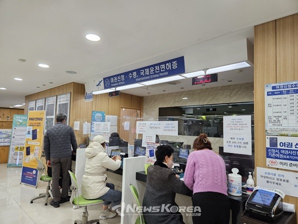 순천시는 시민 불편 해소 및 편리한 행정 서비스 제공을 위해 매주 수요일 야간 여권 발급을 시작했다    @순천시