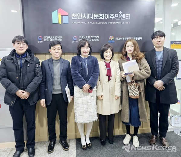 전남도 이민정책과 외국인지원팀이 사업 및 운영현황 벤치마킹을 위해 충남외국인주민통합지원콜센터를 방문했다. @천안시