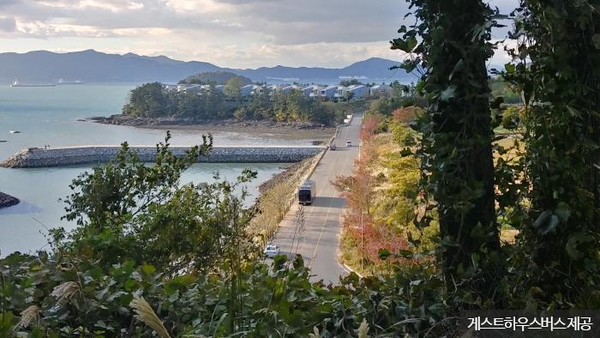 게스트하우스 버스가 정차하는곳이 그날의 숙소다. @게스트하우스 버스 제공