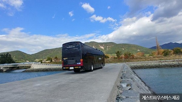 캠핑이 별건가, 어디든 풍경이 멋지면 그곳이 우리의 캠핑장으로 변한다. @게스트하우스 버스 제공