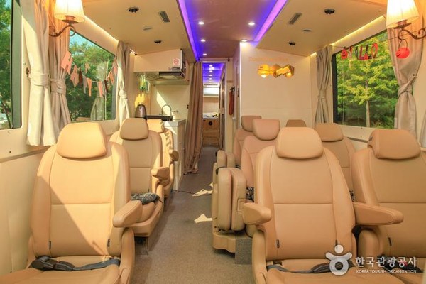 일반 버스 좌석이 아닌 맞춤형 좌석 @한국관광공사