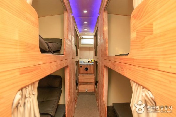 8명이 누울수 있는 벙커 베드 @한국관광공사
