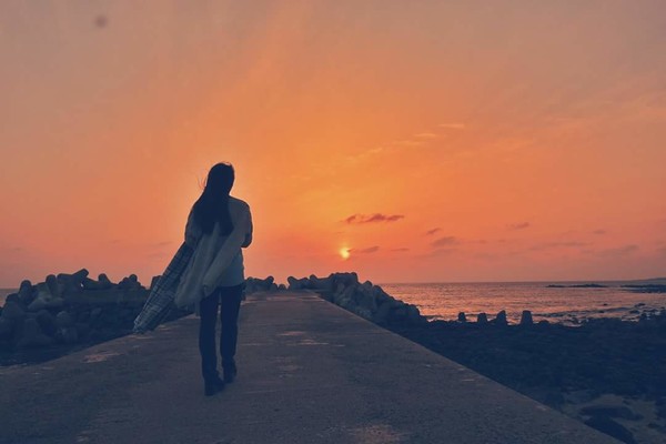 랜덤투어 버스는 혼자 신청하는 여성 여행객들이 많은것이 특징이다. 랜덤투어는 여성이 혼자 떠나도 좋은 여행이다. 아무도 간섭하지 않기에 누굴 만나든, 뭘 먹든, 어딜 가든 모든것이 다 자유다. @신캡틴의 신나는 여행 제공