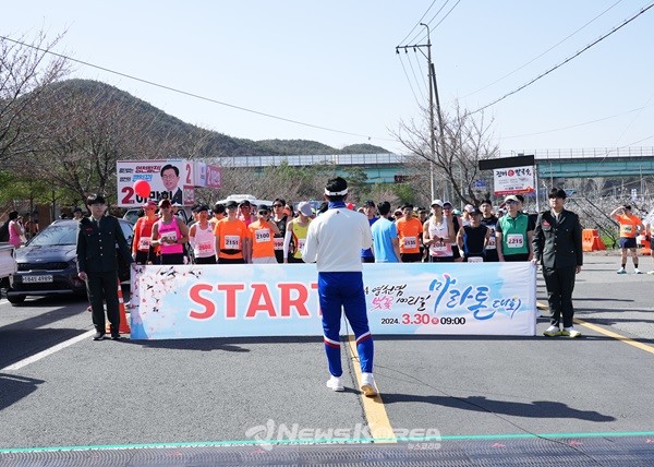 참가자 전원에게는 기념 티셔츠가 제공됐으며, 완주자에게는 완주메달과 간식이 제공   @영천시청