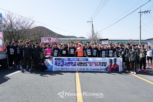 아름다운 영천댐을 따라 달리며 봄을 만끽한 참가자들  @영천시청