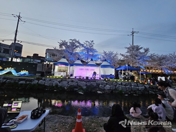 원성천에서 열리는 문화가 흐르는 산책로 @뉴스코리아 최신 기자
