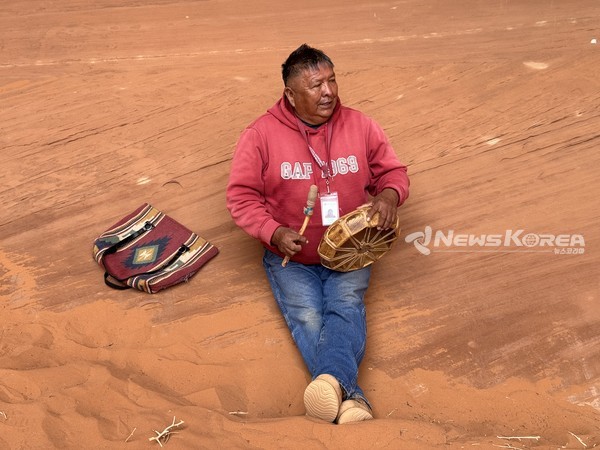 개기일식의 모습과 해당일의 나바호 원주민들의 모뉴멘트 밸리에서… @뉴스코리아 문성원 특파원