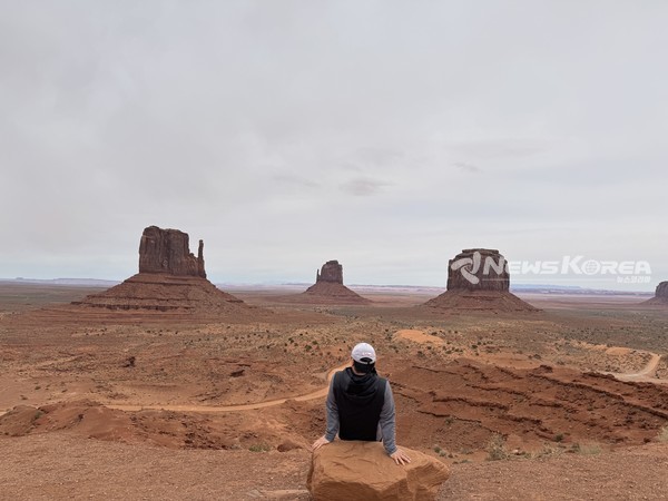 개기일식의 모습과 해당일의 나바호 원주민들의 모뉴멘트 밸리에서… @뉴스코리아 문성원 특파원