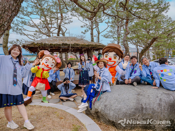음성군 공무원들, 품바옷 입고 축제 분위기 물씬 @음성군