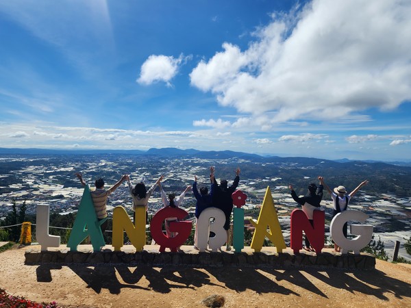 지프차를 타고 올라가는 달랏 최고의 전망대 랑비앙산  @뉴스코리아 이웅연 특파원 