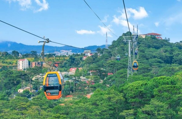 달랏의 케이블카를 타고 15분정도 소나무숲을 지나가면서 멋진 풍경을 감상해볼수있다. @뉴스코리아 이웅연 특파원 