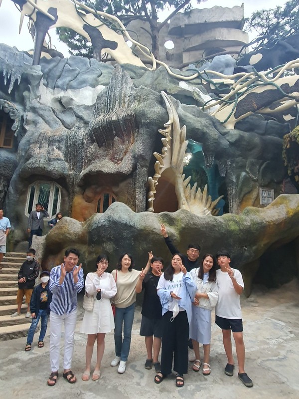 독창적인 건물인 크레이지하우스는 호텔로도 이용할수있다. @뉴스코리아 이웅연 특파원 