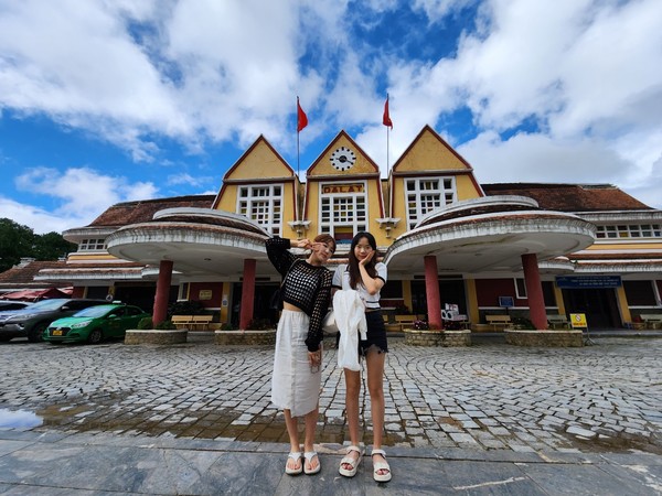 달랏 기차역은 지금까지도 아름다운 건축물로 손꼽히고있다. 실제 매일 기차운행 시간이 있어서 예약하고 몇구간씩 타볼수 있는 체험도 할수 있다. @뉴스코리아 이웅연 특파원 