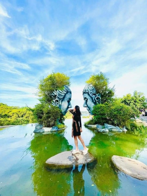 예쁜옷 한두벌만 더 준비해간다면, 내가 모델이 되는 장소가 수없이 넘쳐나는곳이 달랏이다. @뉴스코리아 이웅연 특파원 