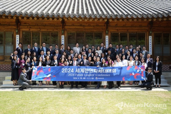 국무총리 공관 단체사진  아래 가운데 재외동포청장 이기철 청장 @재외동포청