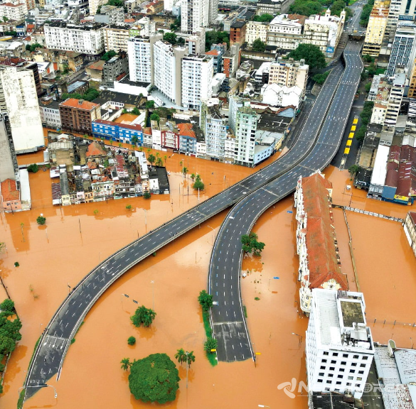 12일 (현지시간) 기록적인 폭우가 쏟아진 브라질 히우그란지두술주 상 레오폴두의 도로가 물에 잠겼다. @뉴스코리아 고준영 특파원