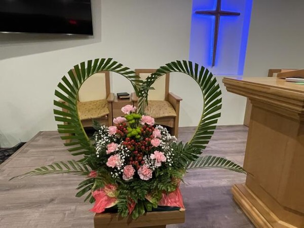 그녀의 꽃꽂이 작품 속에는 숭고한 희생과 사랑의 마음이 담겨 있다. @뉴스코리아 김찬훈 특파원