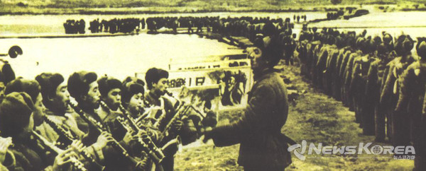 압록강을 중공군이 건너고 있다. @뉴스코리아 포토 DB