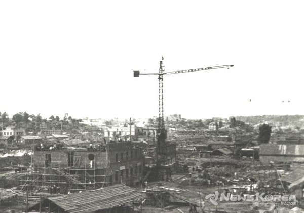 휴전 후 평양 재건설을 위한 공사가 한창 이다. @뉴스코리아 포토 DB