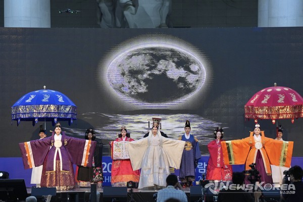 천안 K-컬처박람회, 독립기념과 겨레의 큰마당 주무대에서 한복 패션쇼가 열렸다. @천안시