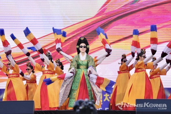 천안 K-컬처박람회, 독립기념과 겨레의 큰마당 주무대에서 한복 패션쇼가 열렸다. @천안시
