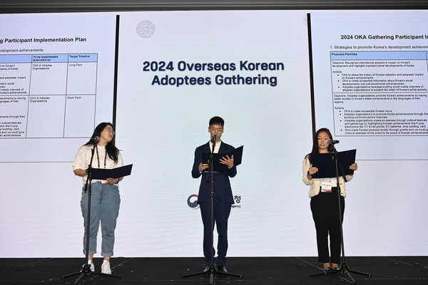 왼쪽부터 Ms. Jade Champman(호주), Decharte(프랑스), Kaitlin Loebach(캐나다) @재외동포청