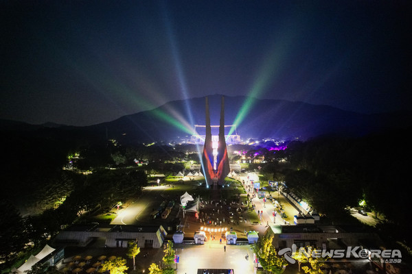 밤하늘을 밝힌 미디어파사드 @천안시