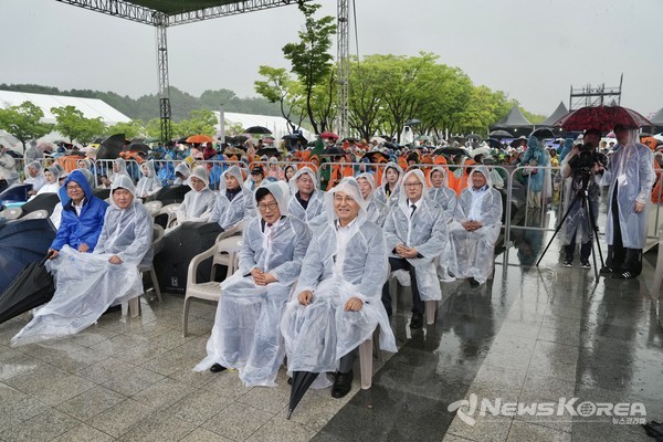 폐막식에 비가와도 전혀 문제 없슈 @천안시