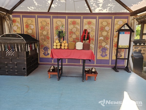 전통혼례 체험 사진을 무료로 찍어볼수도 있고 사전 예약을 하면 실제 결혼식도 가능하다. @뉴스코리아 최신 기자