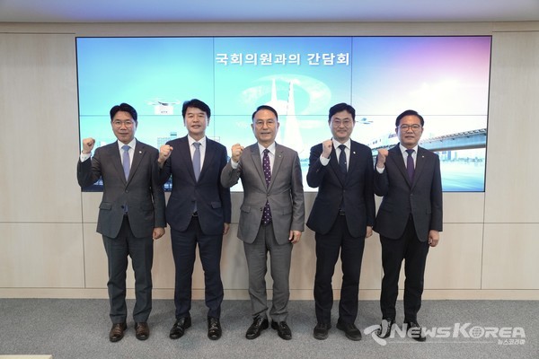 천안시는 지난 30일 제22대 지역 국회의원들과 2025년도 정부예산 확보를 위한 간담회를 개최했다. @천안시