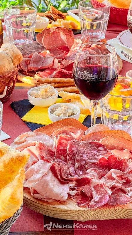 올 데이 다이닝을 제공하는 '파르마 메뉴(Parma Menu)' 레스토랑에서 즐기는 '파마산 치즈' 메뉴 @뉴스코리아 허승규 기자