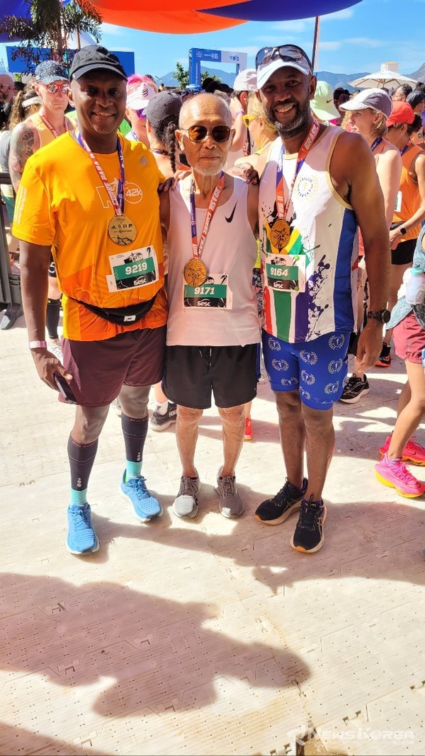 브라질 리우데자네이루 국제 마라톤 대회 참가자들과 함께 @유재준씨 본인 제공