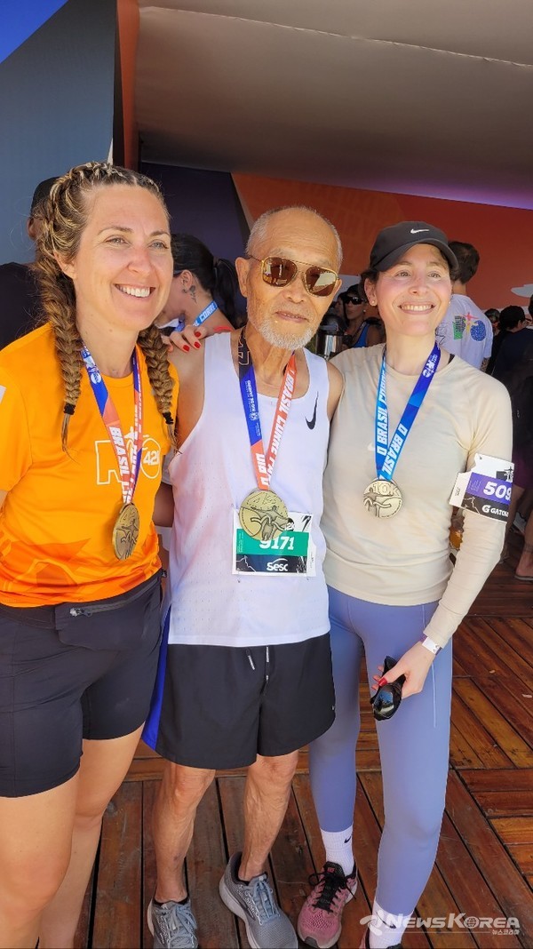 브라질 리우데자네이루 국제 마라톤 대회 참가자들과 함께 @유재준씨 본인 제공