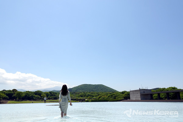 ▶ 돌문화공원 하늘연못 : 제주시 조천읍 남조로 2023  @제주관광공사